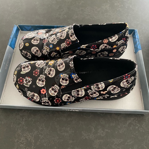 Spring Step Professional Ferrara Skull Clogs - Picture 2 of 7